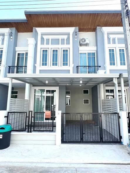 TOWNHOME FOR RENT  โกลเด้นท์ทาวน์ สุขุมวิท-ลาซาล   