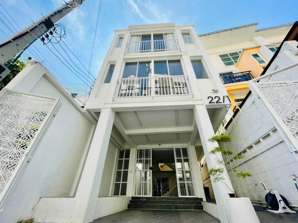 ให้เช่า อาคารพาณิชย์ กึ่ง TOWNHOME 3ชั้น 